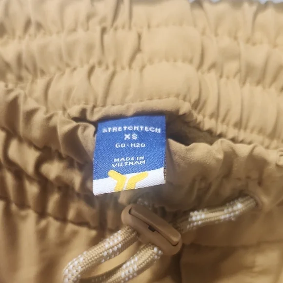 Tan Cargo Shorts with Elastic Waistband and Lightweight Fabric - Picture 2 of 4